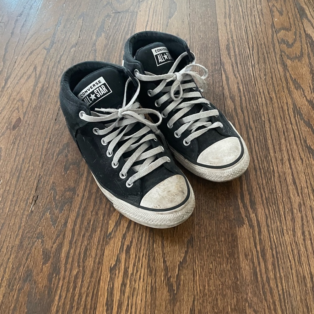 Beat up converse size 9